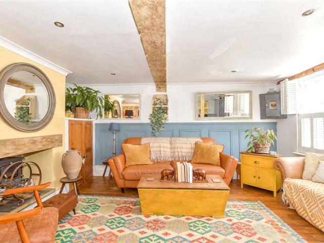 Townhouse for sale in Arundel, Clapham