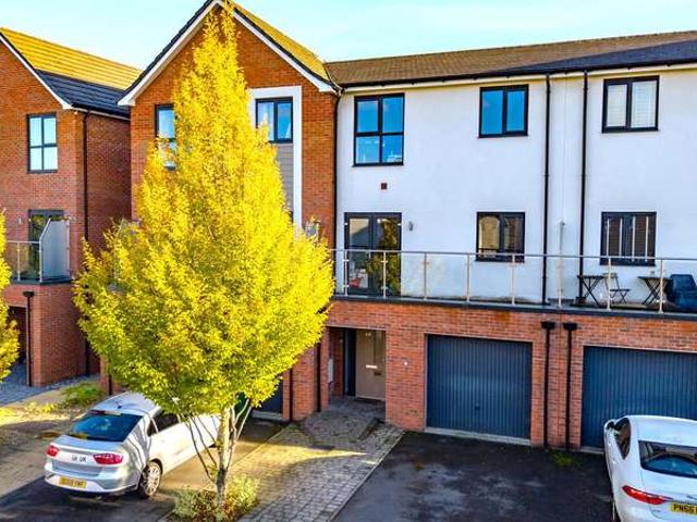 Townhouse for sale in Coton Park, South Derbyshire