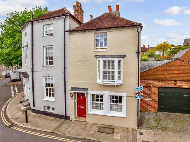 Townhouse for sale in Arundel, Clapham