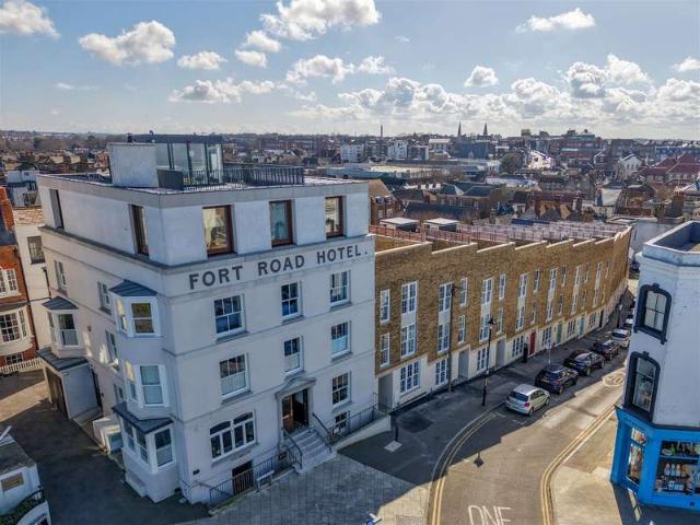 Townhouse for sale in Margate Old Town, Acol