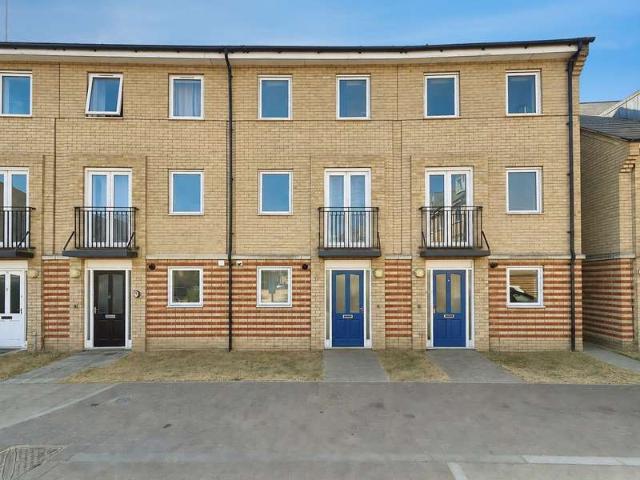 Townhouse for sale in Key Street, Suffolk