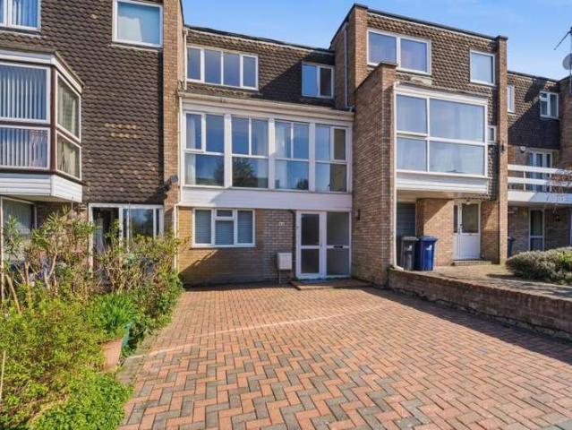 Townhouse for sale in London Borough of Ealing, Perivale