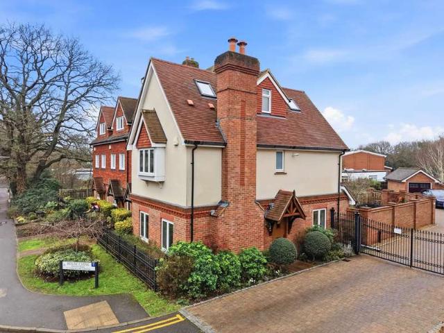 Townhouse for sale in Blackhills, Surrey