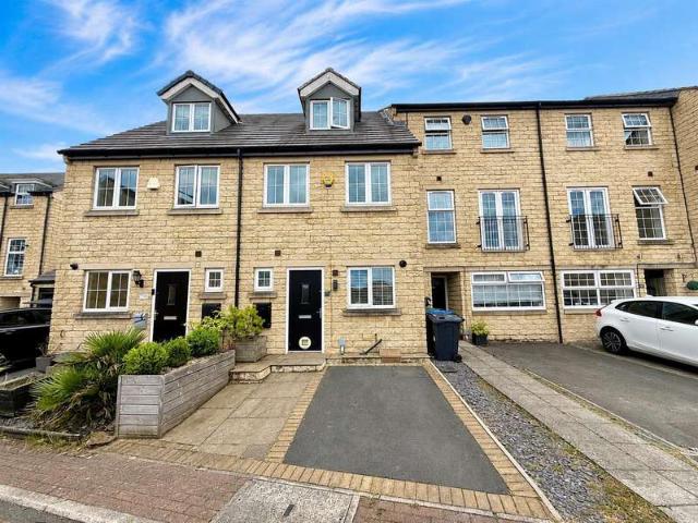 Townhouse for sale in West Yorkshire