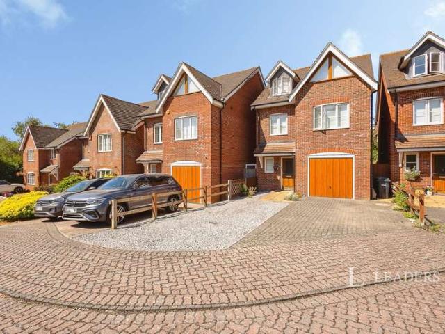 Townhouse for rent in Widley, Spring Vale