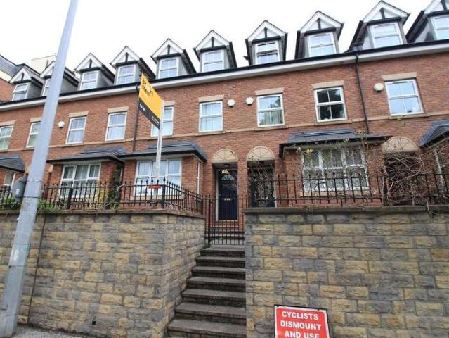 Townhouse for rent in Higher Broughton, Salford