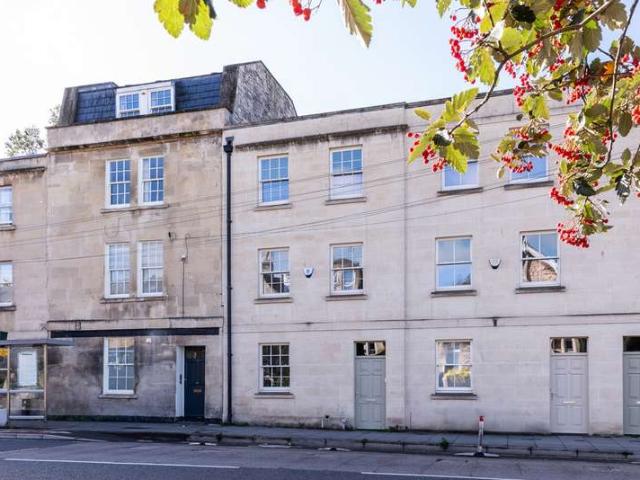 Townhouse for sale in Kingsmead, Bath