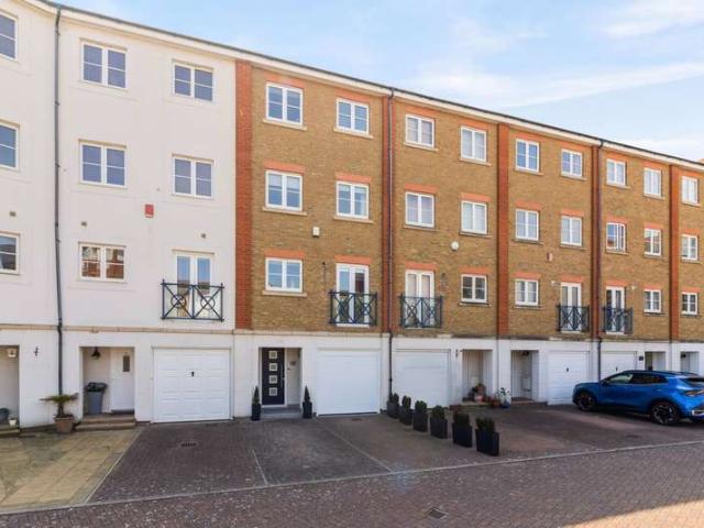 Townhouse for sale in Sovereign Harbour, Eastbourne