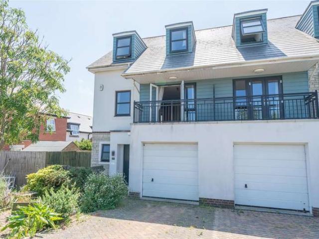 Townhouse for sale in Littlemoor, Weymouth