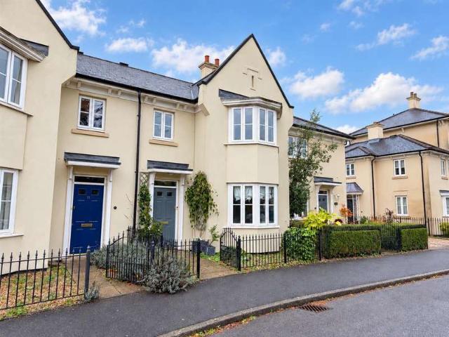 Townhouse for sale in Emscote, Warwick