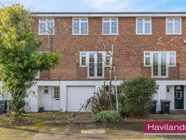Townhouse for sale in Greater London