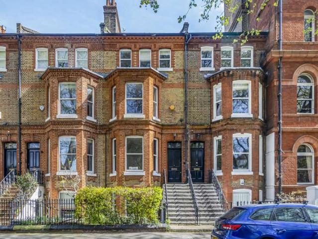 Townhouse for sale in Greater London