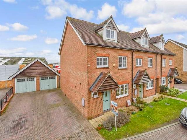 Townhouse for sale in Bourne Vale, Kent