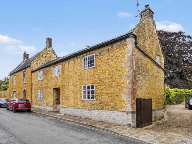 Townhouse for sale in Castle Cary