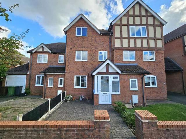 Townhouse for sale in Solihull, Ulverley Green