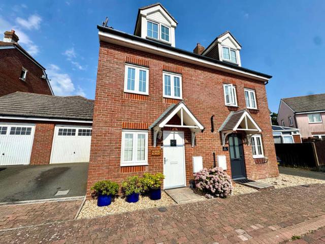 Townhouse for sale in East Cowes, Isle Of Wight