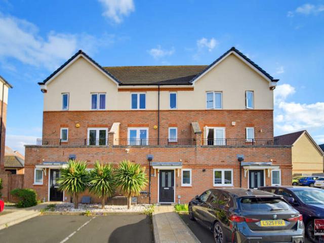 Townhouse for sale in Lower Halliford, Surrey