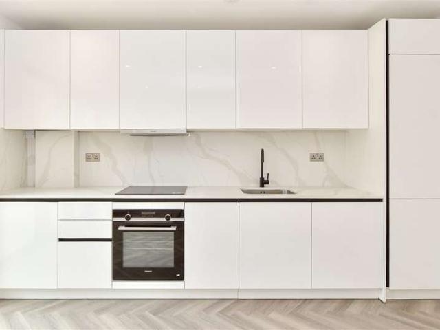 Townhouse for sale in Chingford, Greater London