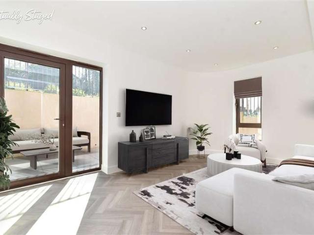 Townhouse for sale in Chingford, Greater London