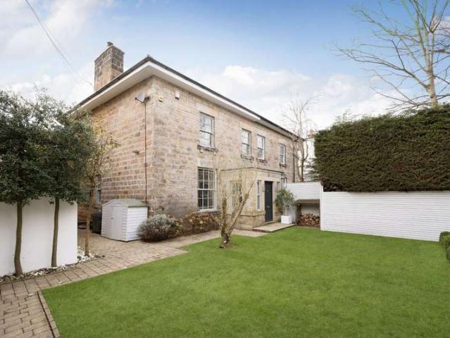 Townhouse for sale in Low Harrogate, Harrogate