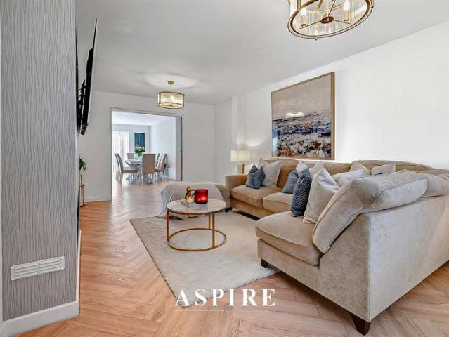Townhouse for sale in Noak Hill, Essex
