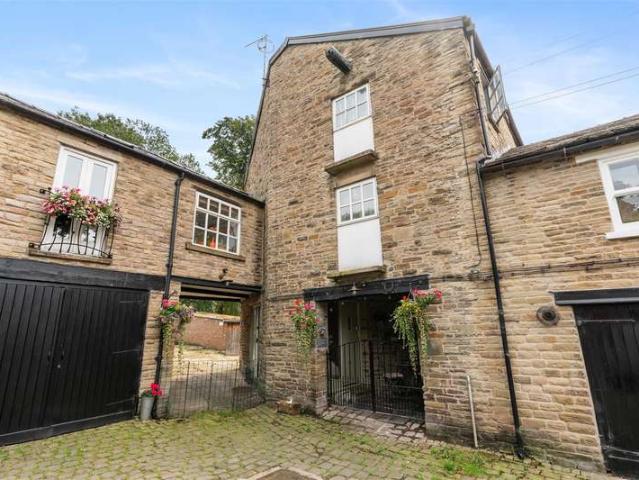 Townhouse for sale in Bollington Cross, Bollington