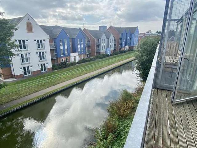Townhouse for rent in Hillfields, West Midlands