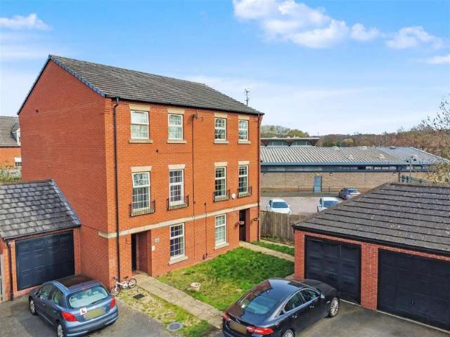 Townhouse for sale in Haddon, East Midlands