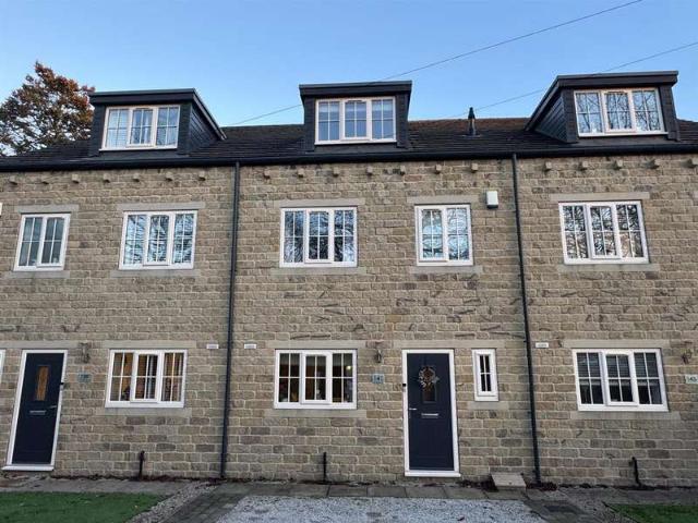 Townhouse for sale in Low Moor, West Yorkshire