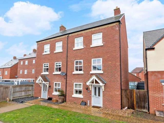 Townhouse for sale in Bedford