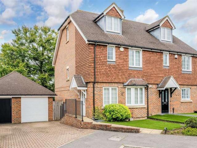 Townhouse for sale in Nork, Red Hill