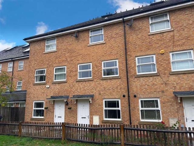 Townhouse for sale in Cippenham, Slough