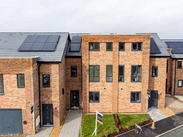 Townhouse for sale in Hurdsfield, Macclesfield