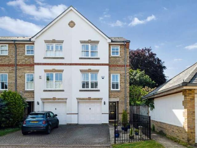 Townhouse for sale in Red Hill, Surrey