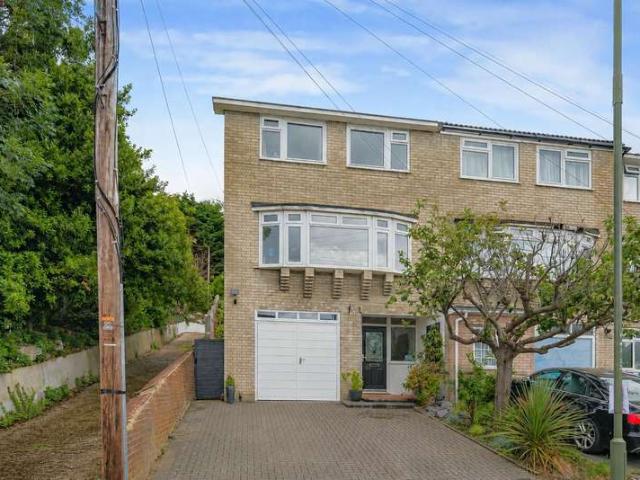 Townhouse for sale in Shortlands, Greater London