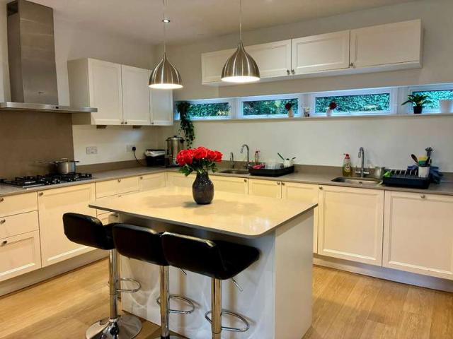 Townhouse for sale in Hendon, Greater London