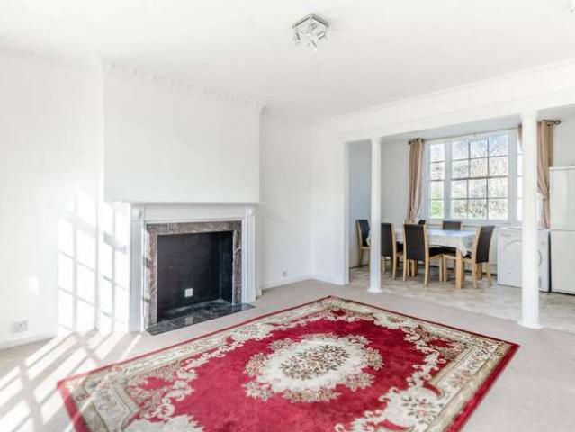 Townhouse for rent in Denmark Hill, Greater London