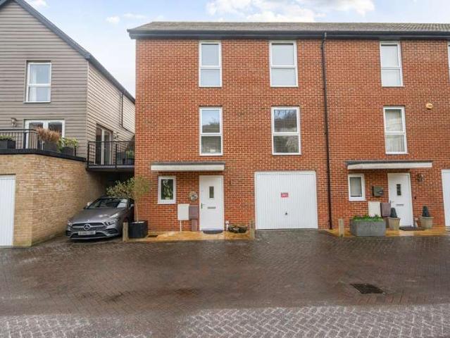 Townhouse for sale in Spring Vale, Hampshire