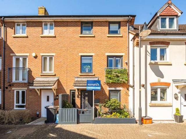 Townhouse for sale in Haydon End, Blunsdon St Andrew