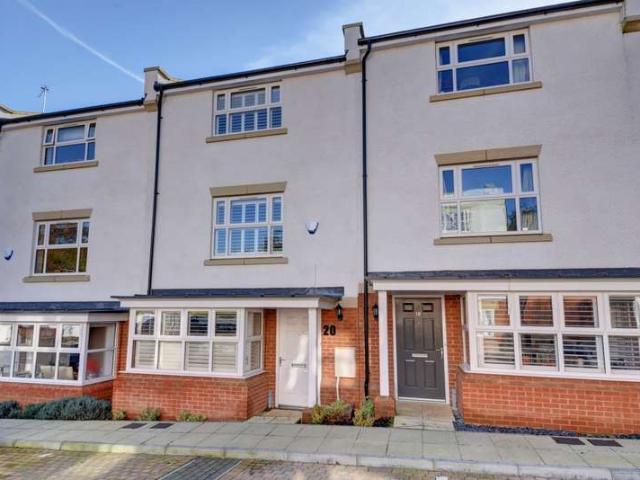 Townhouse for sale in Lane End, Buckinghamshire