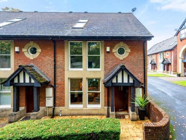 Townhouse for sale in Markland Hill, Lee Bank
