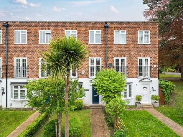 Townhouse for sale in Old Woking, Woking