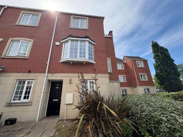Townhouse for rent in Pear Tree Lane - Industrial Estate, Quarry Bank