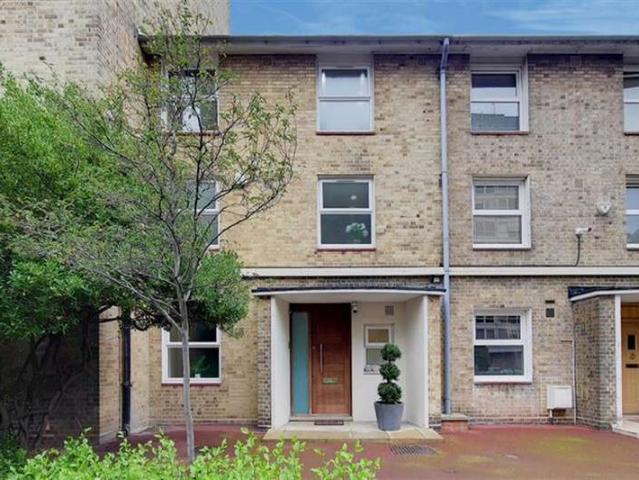 Townhouse for rent in Belsize Park, Greater London