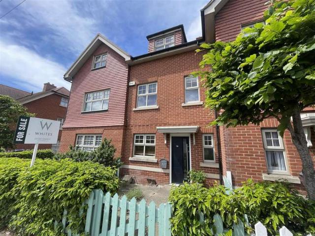 Townhouse for sale in Salisbury, Wiltshire