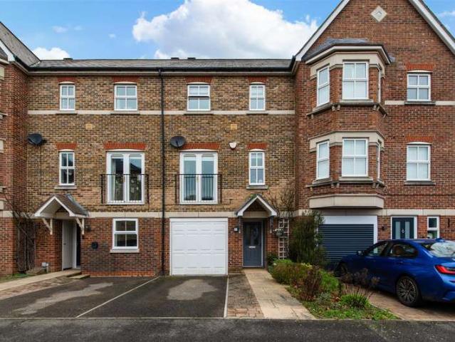 Townhouse for sale in Manor Park, Epsom