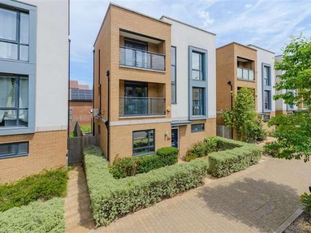 Townhouse for sale in Castle Hill, Monks Orchard
