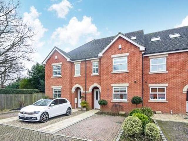 House for rent in Row Town, Surrey