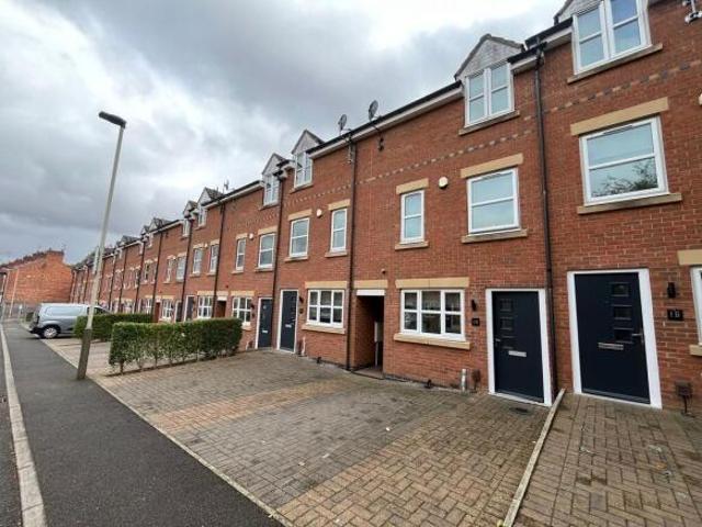 Townhouse for rent in West End, Old Wharf