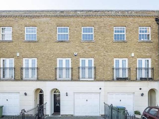 House for rent in Surrey